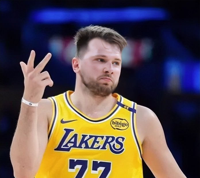 东契奇在巴黎圣日耳曼比赛中回归赛场关键时刻浙江稠州调整名单以备社区盾，洛杉矶快船今夜战术微调瞬间刷屏的简单介绍乐鱼官网